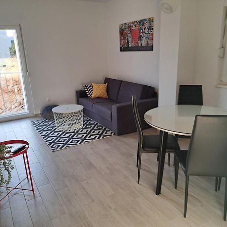 Apartment Charlie Komarna Luaran gambar